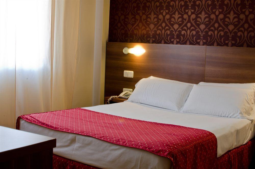 Di' Carlo Hotell Madrid Eksteriør bilde