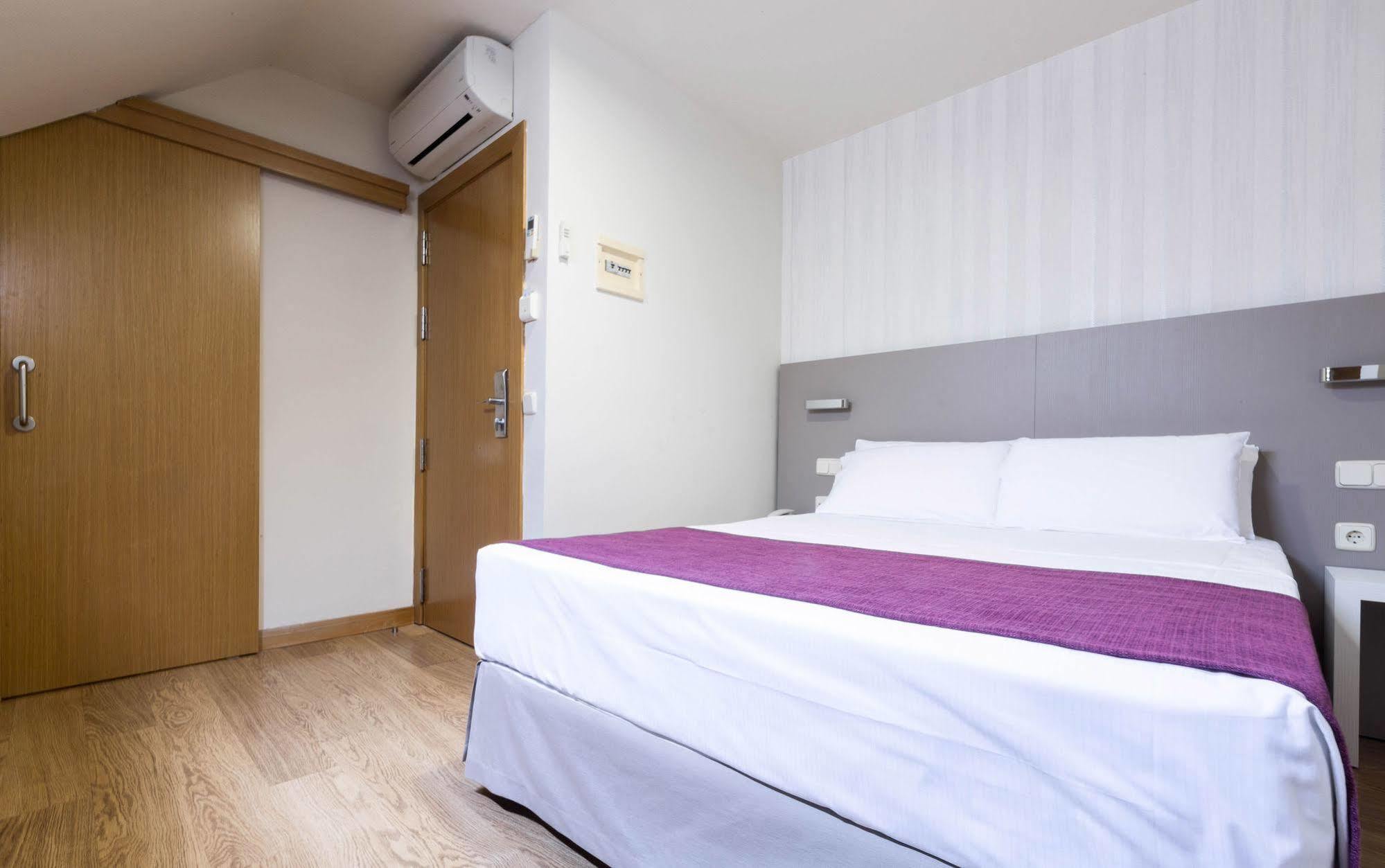 Di' Carlo Hotell Madrid Eksteriør bilde